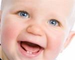 Во сколько месяцев появляются первые зубки у ребенка?